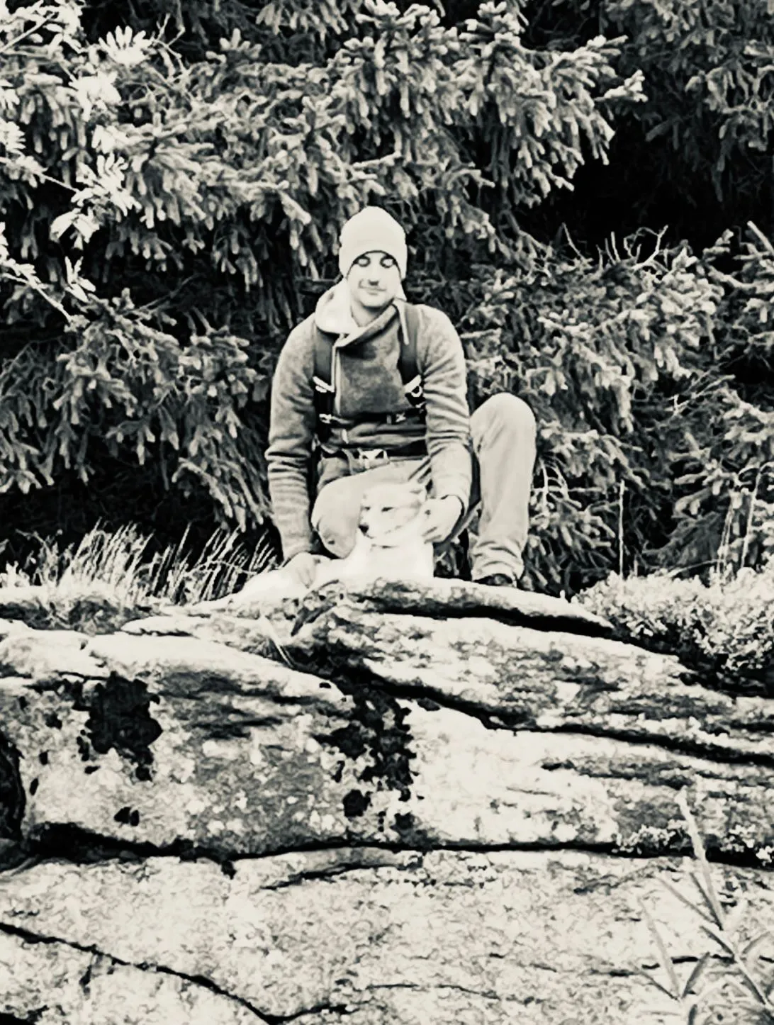 Geschäftsführer Teja Wiesner Bild mit Hund in Natur